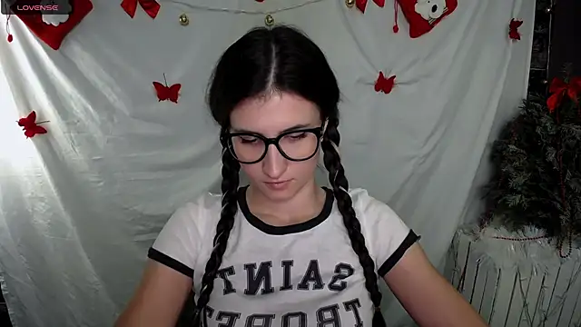 Snapshot of MaryEm976 chatting on 01/03/25, 08:54 MaryEm976 online show from 01/03/25, 08:54