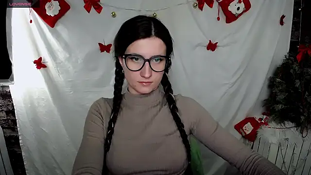 Snapshot of MaryEm976 chatting on 01/05/25, 08:43 MaryEm976 online show from 01/05/25, 08:43