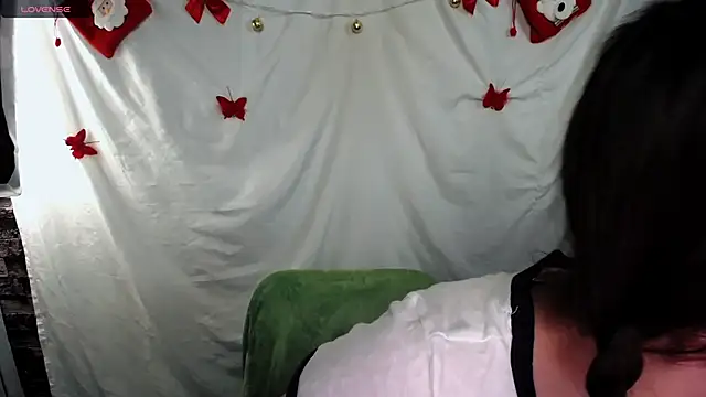 Snapshot of MaryEm976 chatting on 01/06/25, 08:46 MaryEm976 online show from 01/06/25, 08:46