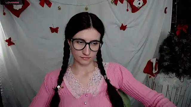 Snapshot of MaryEm976 chatting on 01/11/25, 08:33 MaryEm976 online show from 01/11/25, 08:33