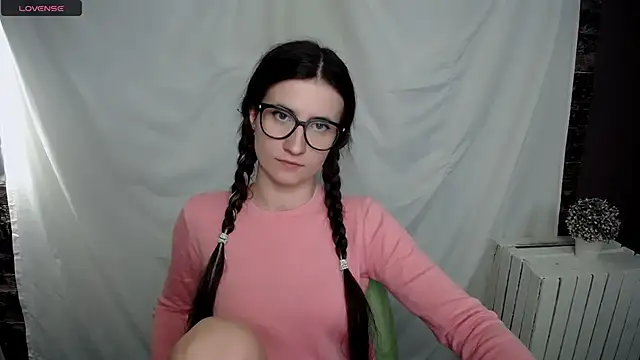 Snapshot of MaryEm976 chatting on 01/21/25, 03:43 MaryEm976 online show from 01/21/25, 03:43