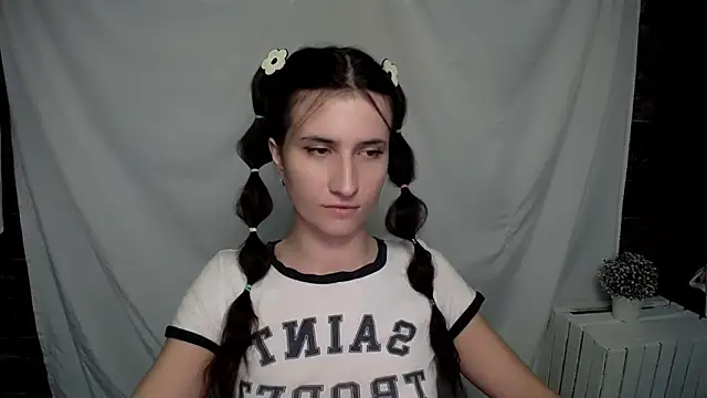 Snapshot of MaryEm976 chatting on 02/02/25, 08:02 MaryEm976 online show from 02/02/25, 08:02