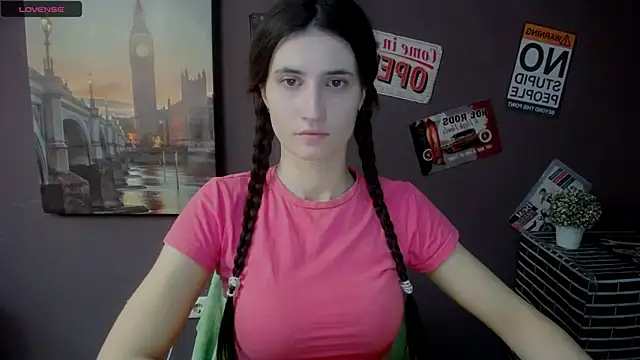 Snapshot of MaryEm976 chatting on 02/07/25, 08:55 MaryEm976 online show from 02/07/25, 08:55