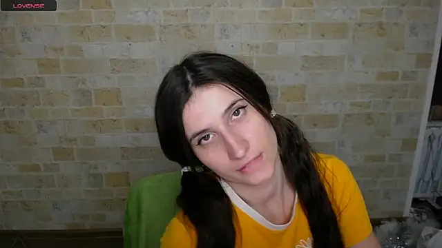 Snapshot of MaryEm976 chatting on 02/08/25, 01:01 MaryEm976 online show from 02/08/25, 01:01