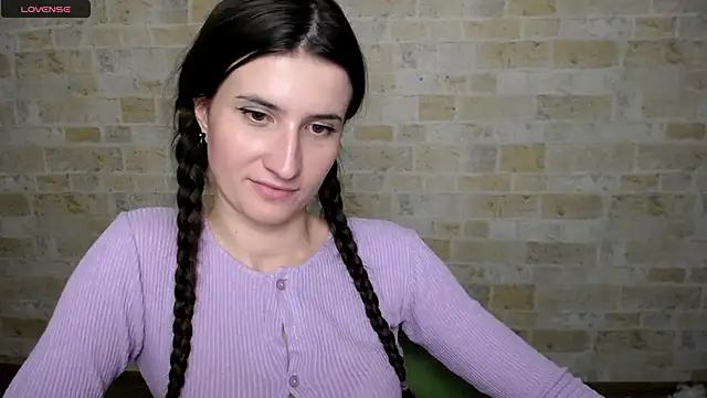 Snapshot of MaryEm976 chatting on 02/10/25, 11:46 MaryEm976 online show from 02/10/25, 11:46