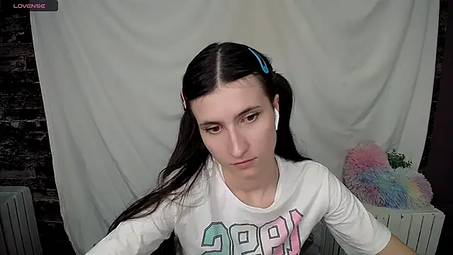 Snapshot of MaryEm976 chatting on 03/18/25, 03:10 MaryEm976 online show from 03/18/25, 03:10