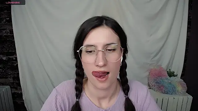 Snapshot of MaryEm976 chatting on 03/19/25, 10:44 MaryEm976 online show from 03/19/25, 10:44