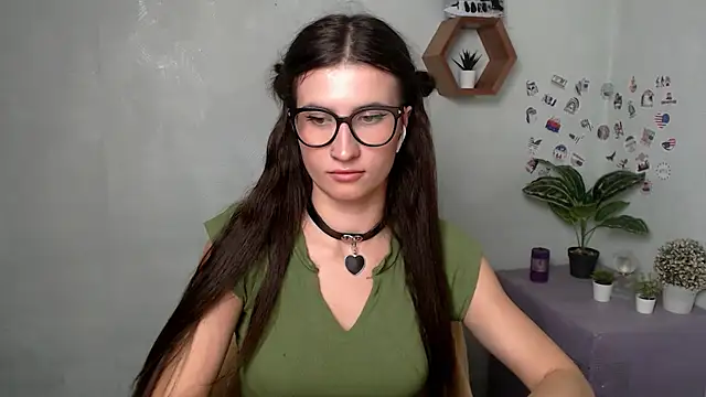 Snapshot of MaryEm976 chatting on 09/29/25, 06:51 MaryEm976 online show from 09/29/25, 06:51