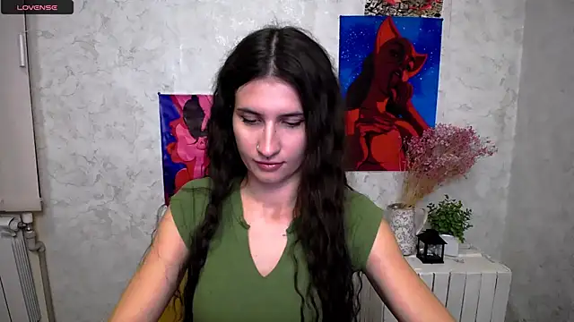 Snapshot of MaryEm976 chatting on 10/03/25, 08:44 MaryEm976 online show from 10/03/25, 08:44