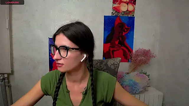 Snapshot of MaryEm976 chatting on 10/22/25, 07:52 MaryEm976 online show from 10/22/25, 07:52