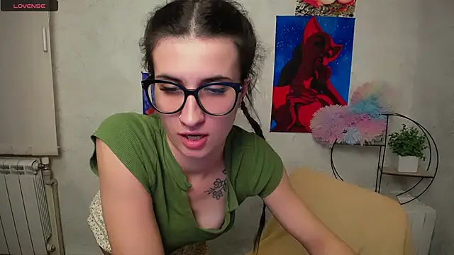 Snapshot of MaryEm976 chatting on 11/02/25, 10:50 MaryEm976 online show from 11/02/25, 10:50