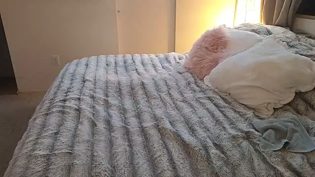 JESS LOVES online show from 12/07/24, 01:14