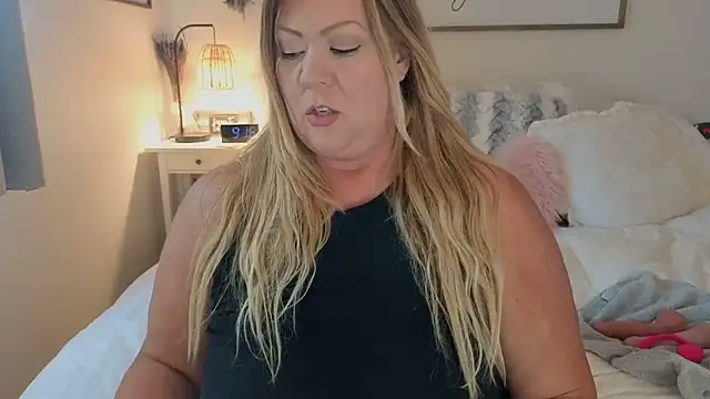 JESS LOVES online show from 09/19/25, 04:18