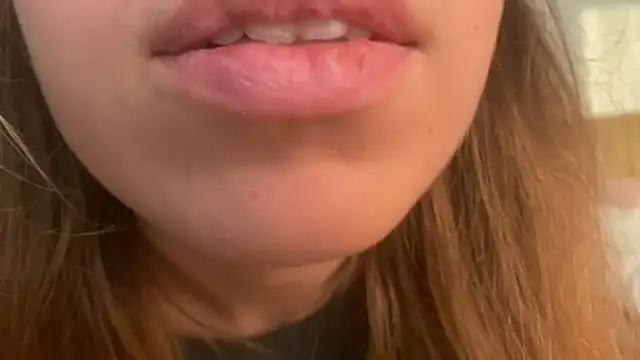 Snapshot of Mollyy998 chatting on 10/31/25, 03:35 Mollyy998 online show from 10/31/25, 03:35