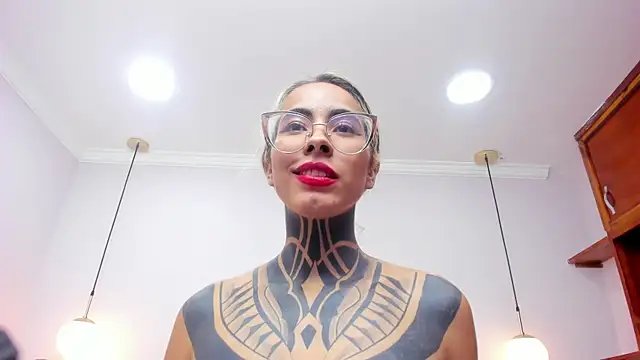 Snapshot of NicoleBlum chatting on 01/06/25, 10:15 NicoleBlum online show from 01/06/25, 10:15