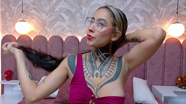 Snapshot of NicoleBlum chatting on 01/27/25, 06:41 NicoleBlum online show from 01/27/25, 06:41