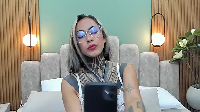 Snapshot of NicoleBlum chatting on 03/07/25, 01:40 NicoleBlum online show from 03/07/25, 01:40