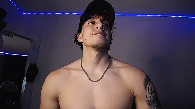 Snapshot of strongboy_ chatting on 01/12/25, 02:14 strongboy online show from 01/12/25, 02:14