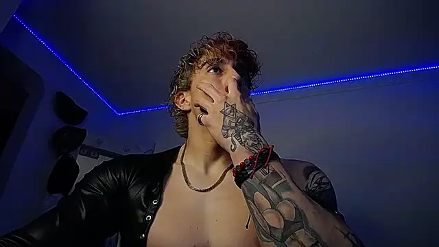 Snapshot of strongboy_ chatting on 03/16/25, 10:20 strongboy online show from 03/16/25, 10:20