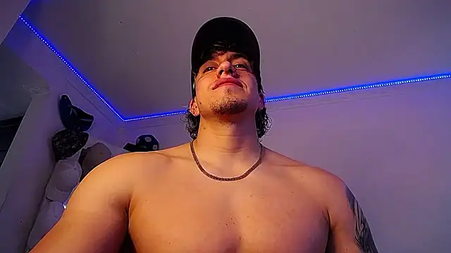 Snapshot of strongboy_ chatting on 09/17/25, 07:04 strongboy online show from 09/17/25, 07:04