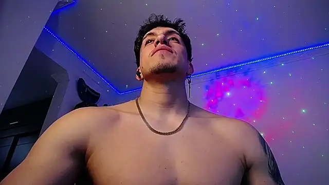 Snapshot of strongboy_ chatting on 11/04/25, 07:24 strongboy online show from 11/04/25, 07:24