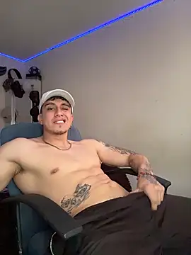 strongboy  online show from 05/11/26, 07:11