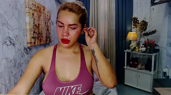 Snapshot of QueenDivineTsx chatting on 12/07/24, 06:21 QueenDivineTsx online show from 12/07/24, 06:21