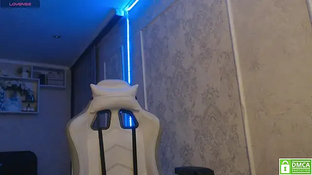 Snapshot of lunarose777 chatting on 12/22/24, 08:25 lunarose777 online show from 12/22/24, 08:25