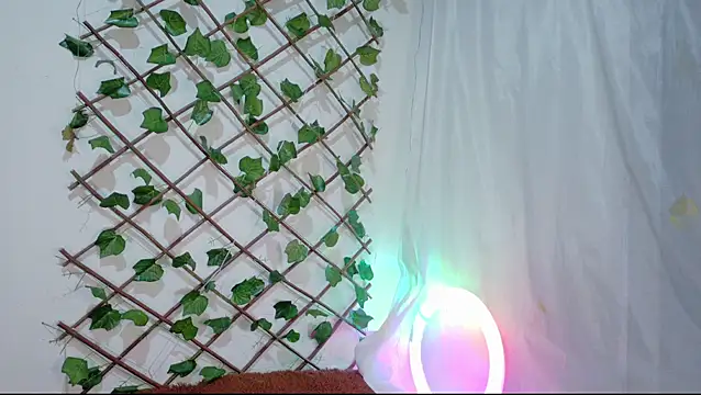 Snapshot of -Camila_ chatting on 10/30/25, 02:29 -Camila online show from 10/30/25, 02:29