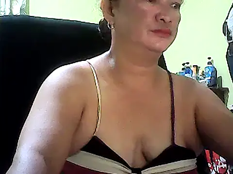 Snapshot of hott_scarlett chatting on 03/06/25, 10:47 hott scarlett online show from 03/06/25, 10:47