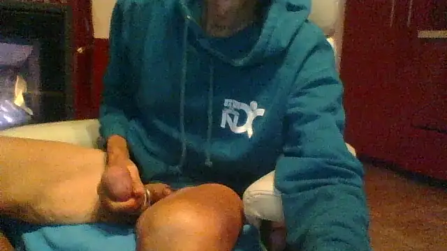 Snapshot of pierre5004 chatting on 10/07/25, 05:43 pierre5004 online show from 10/07/25, 05:43