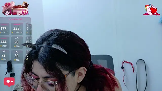 Catwhite  online show from 02/18/25, 12:39