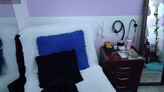 Catwhite  online show from 10/17/25, 06:10