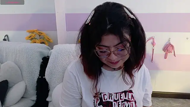 Catwhite  online show from 04/27/26, 05:00