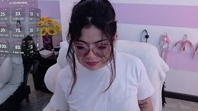 Catwhite  online show from 05/06/26, 05:07