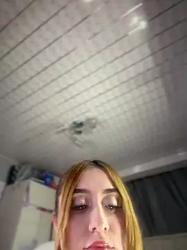 Snapshot of Sam_Thompsoon_ chatting on 04/25/26, 02:47 Sam Thompsoon online show from 04/25/26, 02:47