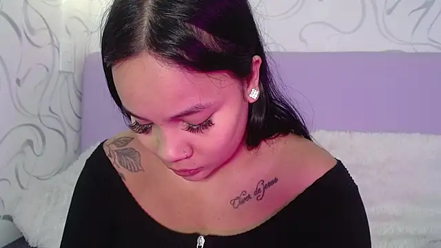 EmilyQueen3x online show from 11/05/25, 02:39