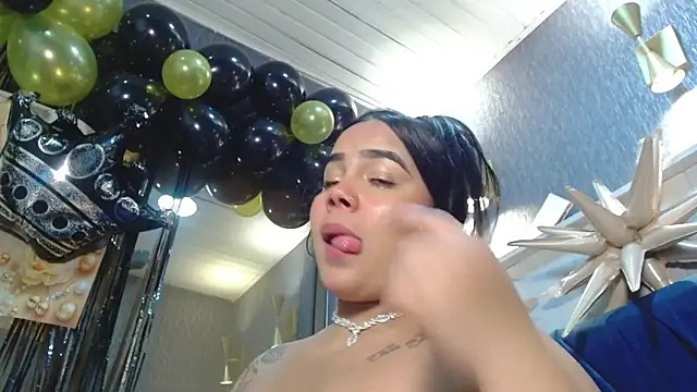 EmilyQueen3x online show from 12/13/25, 07:53