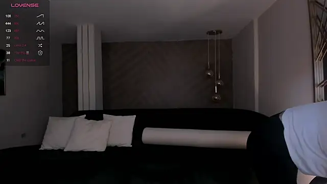 Snapshot of MartinnaBonnet chatting on 12/19/24, 04:57 MartinnaBonnet online show from 12/19/24, 04:57