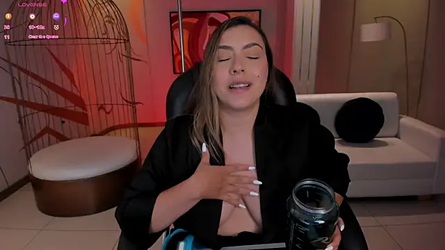 Snapshot of MartinnaBonnet chatting on 12/21/24, 04:36 MartinnaBonnet online show from 12/21/24, 04:36