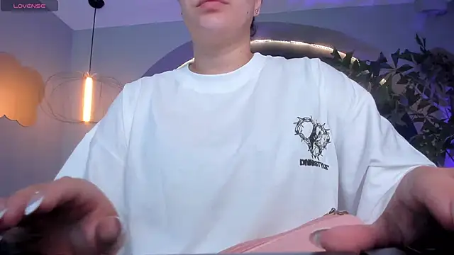 Snapshot of MartinnaBonnet chatting on 02/07/25, 10:29 MartinnaBonnet online show from 02/07/25, 10:29