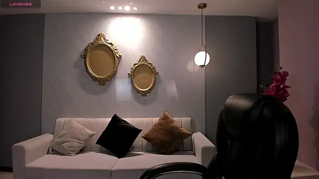 Snapshot of MartinnaBonnet chatting on 02/23/25, 11:33 MartinnaBonnet online show from 02/23/25, 11:33