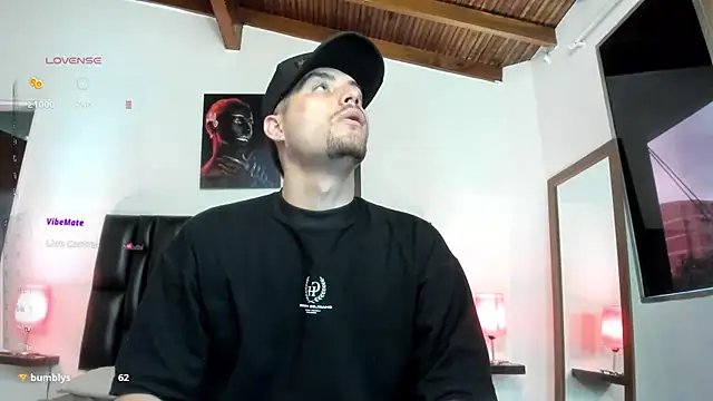 Snapshot of Pleasure_Vibes23 chatting on 02/07/25, 09:37 Pleasure Vibes23 online show from 02/07/25, 09:37