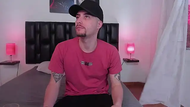 Snapshot of Pleasure_Vibes23 chatting on 02/18/25, 08:47 Pleasure Vibes23 online show from 02/18/25, 08:47