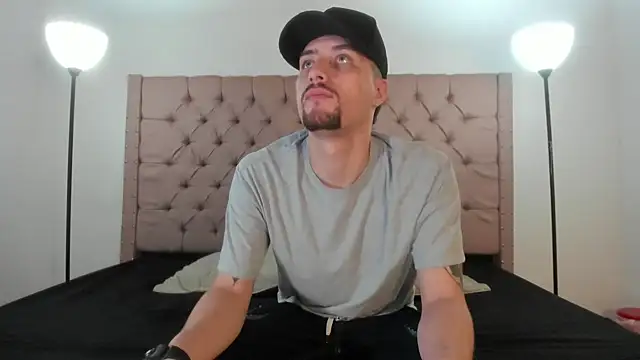 Snapshot of Pleasure_Vibes23 chatting on 02/23/25, 11:44 Pleasure Vibes23 online show from 02/23/25, 11:44