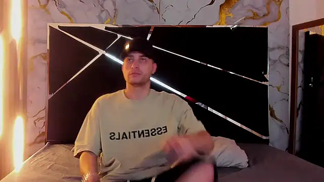 Snapshot of Pleasure_Vibes23 chatting on 03/14/25, 09:00 Pleasure Vibes23 online show from 03/14/25, 09:00