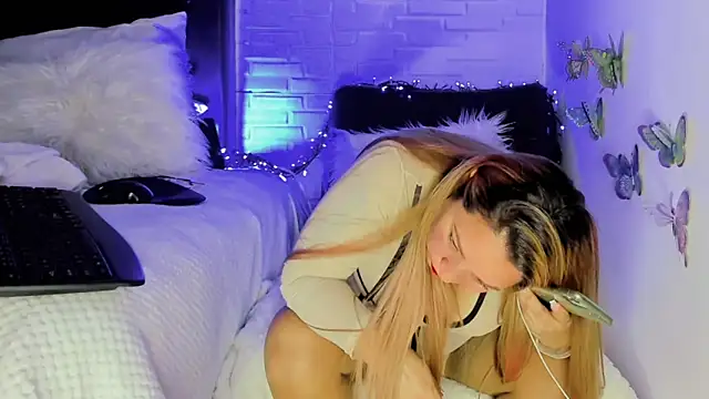 AndreaLombana online show from 01/14/25, 07:43