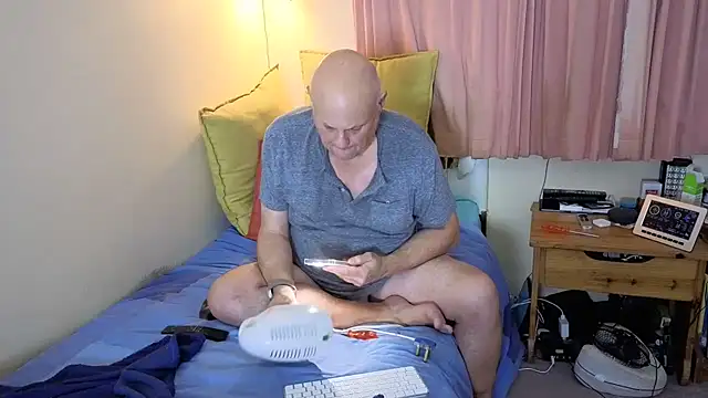 Snapshot of DaddyCumBumZA chatting on 04/15/26, 05:09 DaddyCumBumZA online show from 04/15/26, 05:09