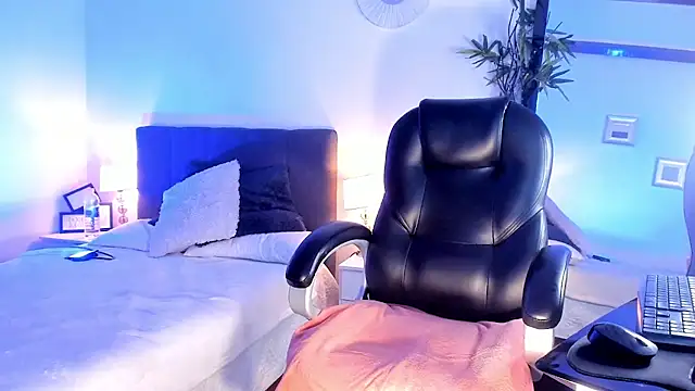 Snapshot of Alicee_Levine chatting on 03/17/25, 09:02 Alicee Levine online show from 03/17/25, 09:02