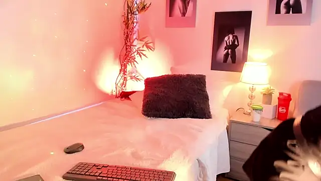 Snapshot of Alicee_Levine chatting on 10/21/25, 09:48 Alicee Levine online show from 10/21/25, 09:48